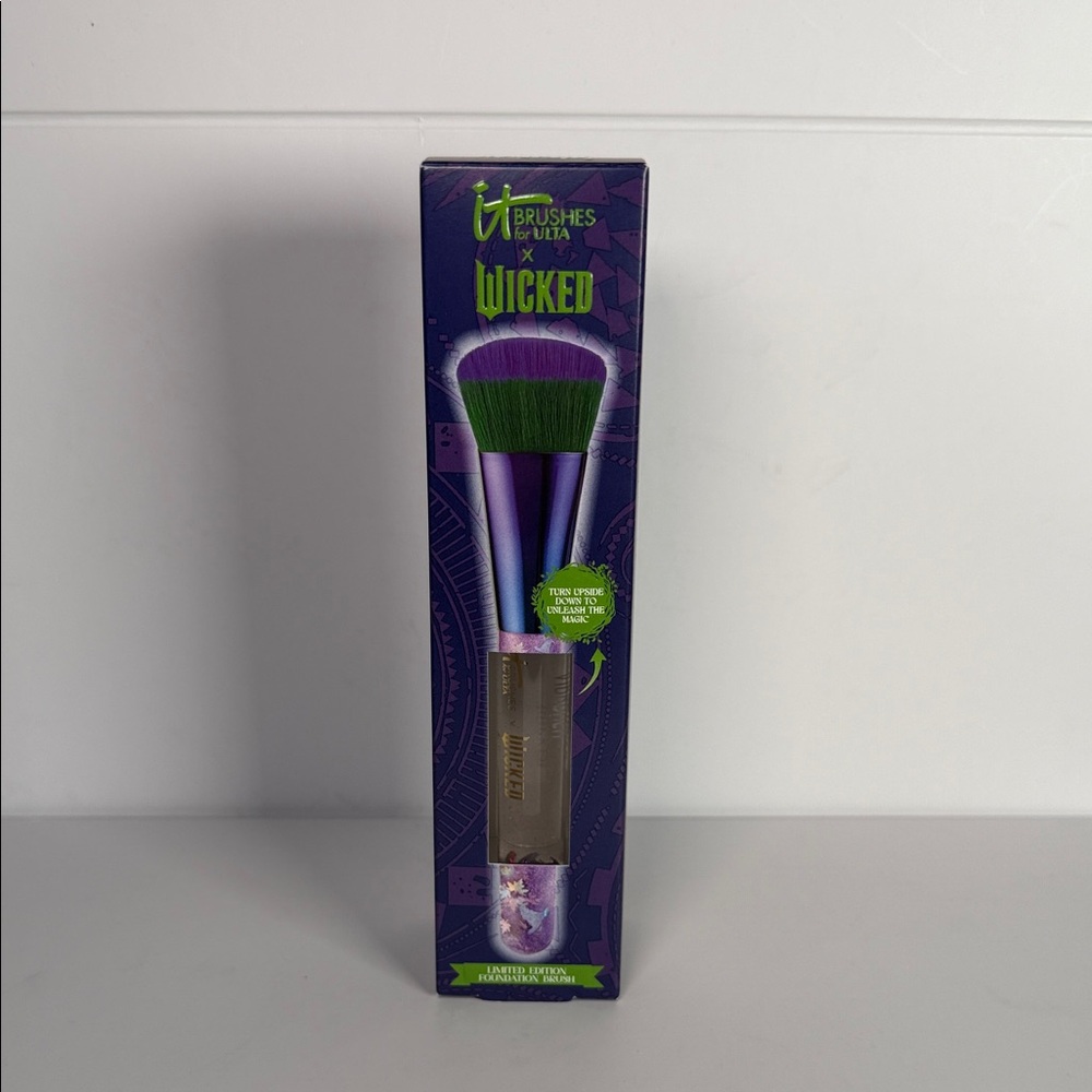 It cosmetics x wicked limited edition foundation brush NEW and sealed